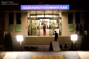 Gazdálkodj okosan! – Vállalatvezetési szimulációs checkpoint játék középiskolásoknak a Kutatók Éjszakáján